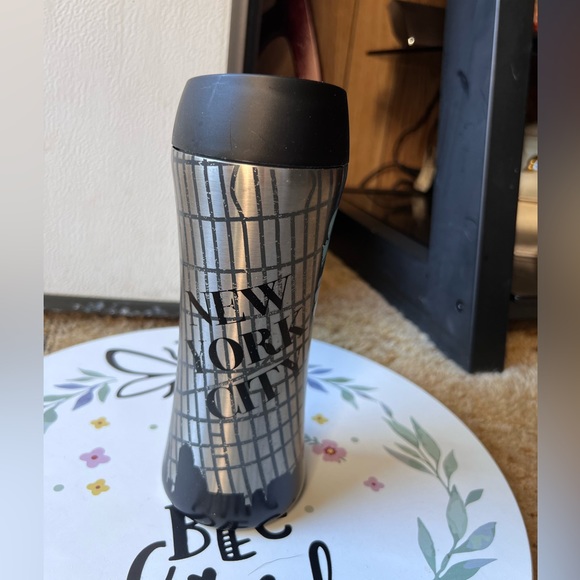 Disney Mickey Mouse New York City Travel Mug - Picture 5 of 16